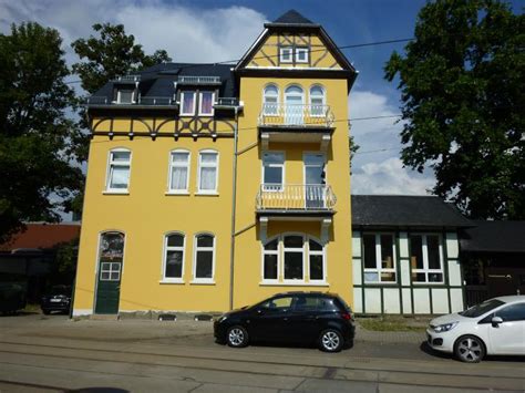 „unser bestand ist sehr vielseitig und reicht von der kostengünstigen neubauwohnung, bis hin zum sanierten altbau, gebäuden in ökologischer passivbauweise und hochwertigen stadthäusern. Frisch sanierte Singlewohnung 180 Euro kalt - 1-Zimmer ...