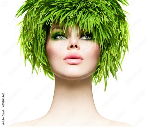 Beauty Woman With Fresh Green Grass Hair Nature Model Girl Stock 写真