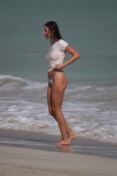 H Alejandra Guilmant βρεγένη και topless στο Μαϊάμι ΦΩΤΟ VIDEO