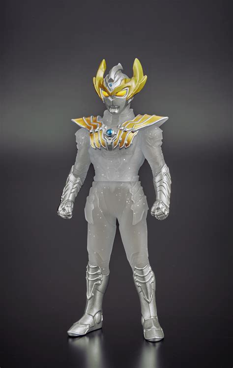 Gracias a esta poderosa forma, podrá disparar el poderoso rayo aurum strium. Ultraman Taiga Photon Earth Special ver. : Ultraman