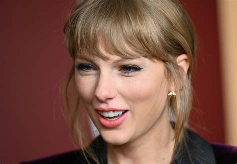 Taylor Swift Says Reports Of Her Private Jet Use Are Incorrect The