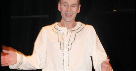 Irina ionesco, patrick dupond dans le hall de l'opéra de paris, 1980. Patrick Dupond en spectacle à Paris, en avril 2008 ...
