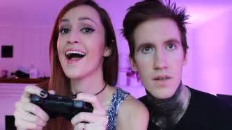 teaching my wife how to play video games she s not very good youtube