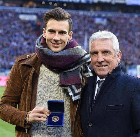 „leon, es waren menschen, die das getan haben. kurz nach dem 9. Schalke 04: Rührender Liebesbrief des VfL Bochum an Leon ...