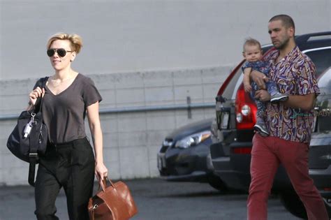 She was married to ryan reynolds between 2008 and 2011, and in november 2012, began dating french advertising executive romain dauriac. Scarlett Johansson spotted out with her husband Romain ...
