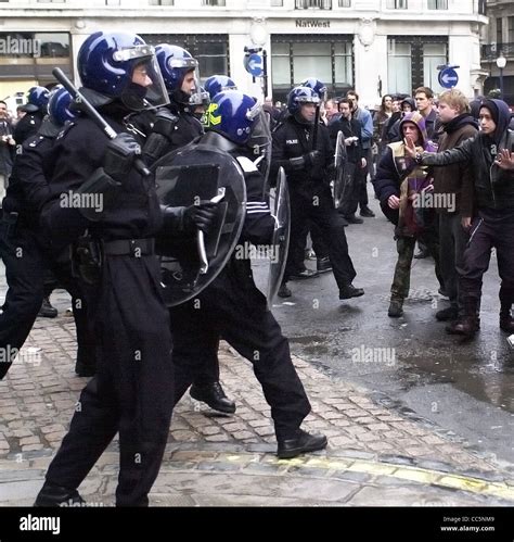 British Uk Riot Police Editorial Use Only Stock Photo Alamy