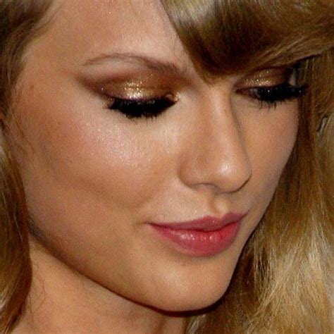 Taylor Swift Makeup Bronze Eyeshadow And Pink Lipstick Taylor Swift