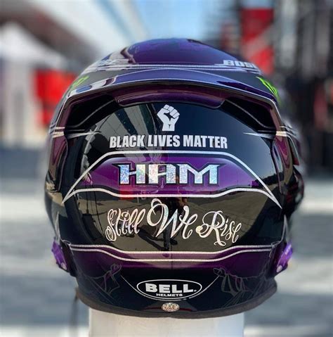 Resistant, colorfull and lightweight, in carbon or composite, you will find the perfect helmet in a wide choice of products including a lot of accessories! Racing Helmets Garage: Bell HP77 L.Hamilton Silverstone 2020