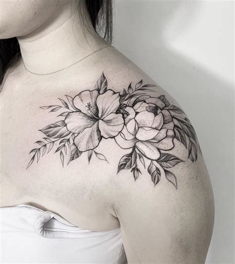 Tatuagem De Flor No Ombro Fotos De Todos Os Estilos Para Se Inspirar