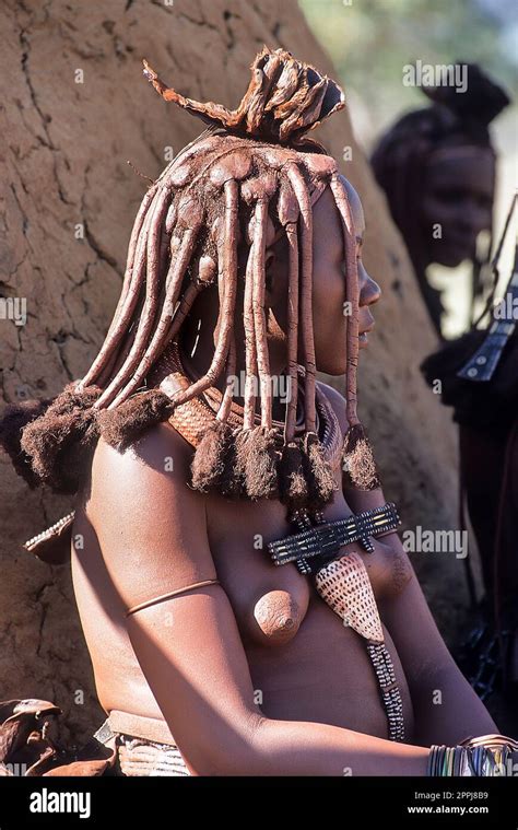 Namibia Africa Nomadic Himba Tribe Fotos Und Bildmaterial In Hoher