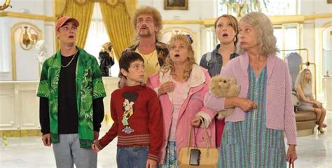 Toute la famille tuche vous souhaite du fond du coeur une très très bonne année 2021 ! Les Tuche 4 : le film se dévoile à travers un teaser plus ...