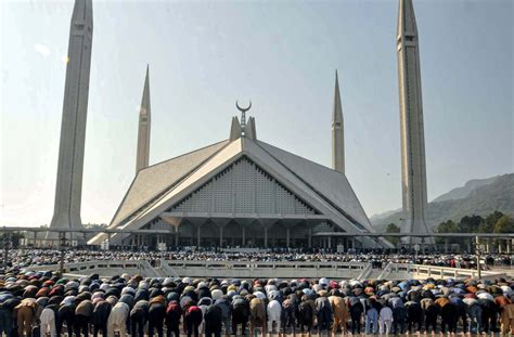 imam e kaaba leads friday prayer at faisal mosque