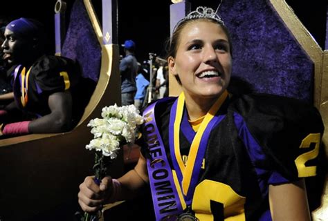 Floridas First Female Varsity Football Player Is Also Crowned Homecoming Queen New York Daily