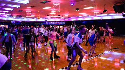 '80s Skate Night - YouTube