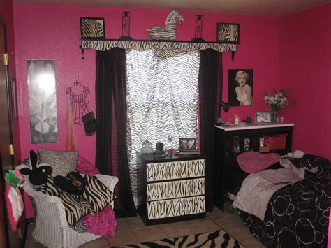 pin by ☆ sammie ☆ on ☆ decor ☆ zebra room 2000s room room inspiration bedroom