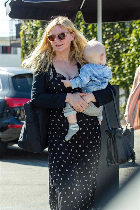 Welcome to the kirsten dunst subreddit. Kirsten Dunst Was Seen Out with Her Son Ennis in Studio City 05/30/2019-5 - LACELEBS.CO