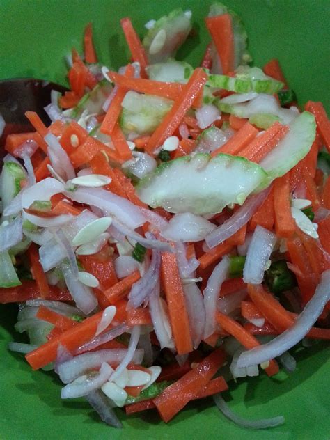Hidangan soto khas bandung tidak kalah enak dengan masakan soto betawi maupun soto banjar asli. faizaleda: Cara Buat Acar Timun Lobak Merah