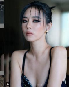 ลาจอไปกับภาพจำของฉากที่ คริส หอวัง ในบท 'เข็มเพชร. สว่างวาบถึงเนื้อใน "คริส หอวัง" อวดร่องอกระดับพรีเมี่ยม