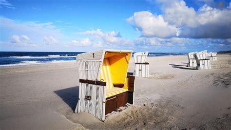 Die familien linnhoff und richter wollten eigentlich für eine woche nach sylt. Urlaubssaison auf Sylt trotz Corona erfolgreich | NDR.de ...