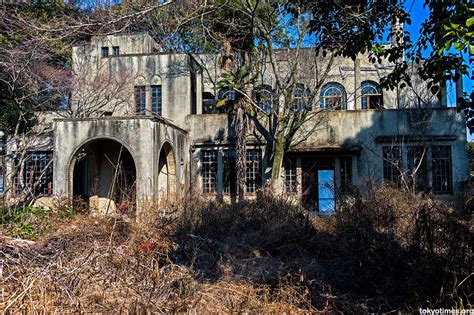 Pics An Incredible Look Inside An Abandoned Mansion Old Abandoned