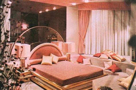 80 s retro aesthetic bedroom