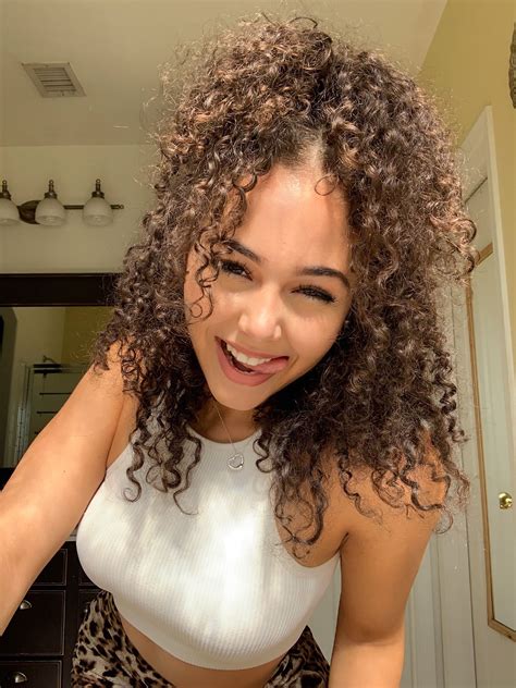 Instagram Girl Model Inspiration Fashion Curly Hair Hairstyle Curly