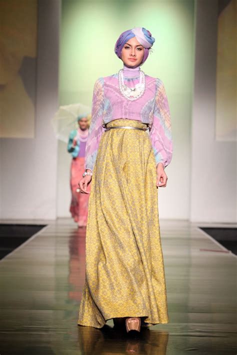 Model baju couple sasirangan modelbajuterbaru2019 net 04 10 2019aa model baju sasirangan memiliki motif yang sangat khas corak atau motif sasirangan itulah yang menjadi salah satu daya tarik kain ini dibandingkan jenis kain khas yang lain kain sasirangan yang dikombinasikan dengan kain. Model Kebaya Muslim Yang Trend Di Tahun 2016 - Kumpulan ...