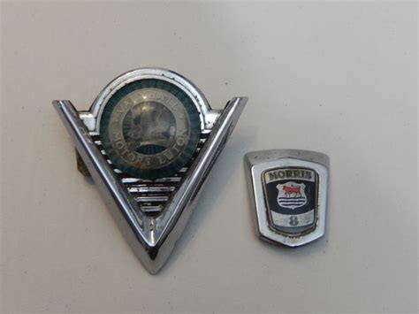 Badge Vintage Vauxhall Motors Luton And Morris 8 Car Catawiki