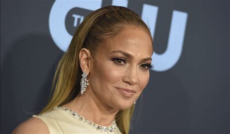 Jennifer Lopez 2021 Jennifer Lopez S New Curtain Bangs Couldn T Be