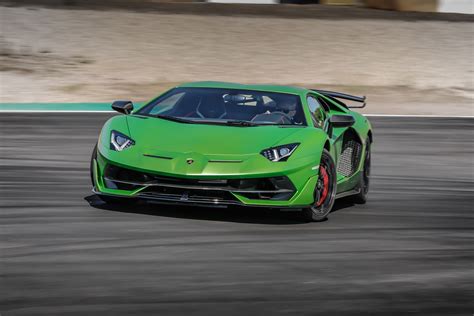 Δοκιμάζοντας την Lamborghini Aventador Svj Autobloggr