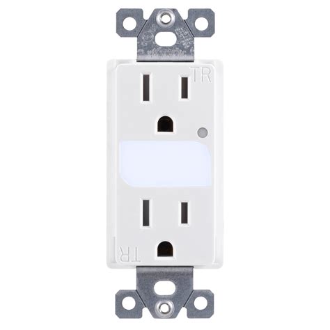 Ge Ultrapro In Wall Receptacle With Light Sensing Night Light 40967