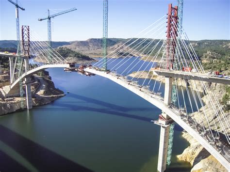 Construcción De Puentes Arco Por Voladizos Sucesivos Atirantados Con Torre Provisional El Blog