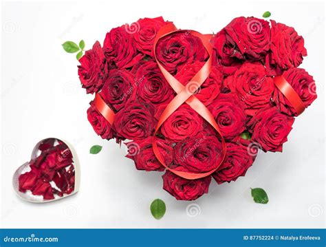 Heart Made Red Roses Bouquet Red Ribbon Figure 8 Heart Shape Box With