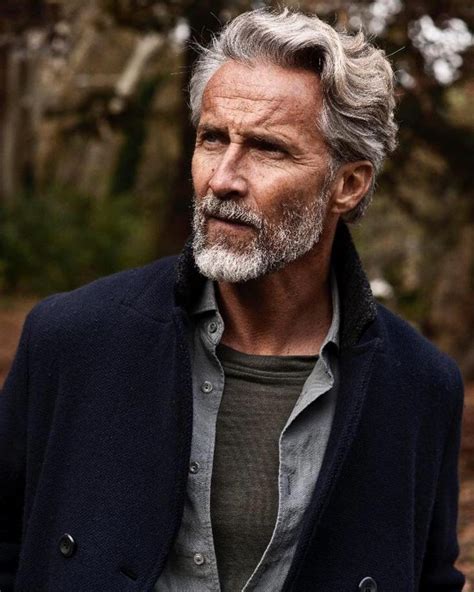 sɴɪᴇɢᴅᴇᴊᴀ Ben Desombre model silver fox Grey hair men Older mens hairstyles Men with