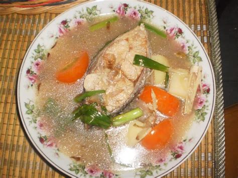 Masukkan semua bahan (kecuali daun sup) dalam periuk dan renehkan sehingga ikan masak *tak perlu tumis kerana ikan. Resepi Pemancing - Sup Ikan Merah Koboi - Umpan