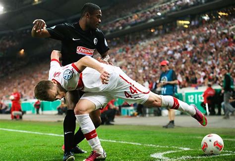 Longtemps tenu en échec par fribourg, le bayern munich a arraché la victoire dans le temps additionnel. Stuttgart beats Freiburg, gets Bayern Munich in German Cup ...