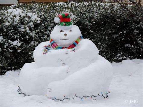 Hangin' out and enjoying the snow! 35 Real Snowman Ideas for Creative and Awesome Christmas ...