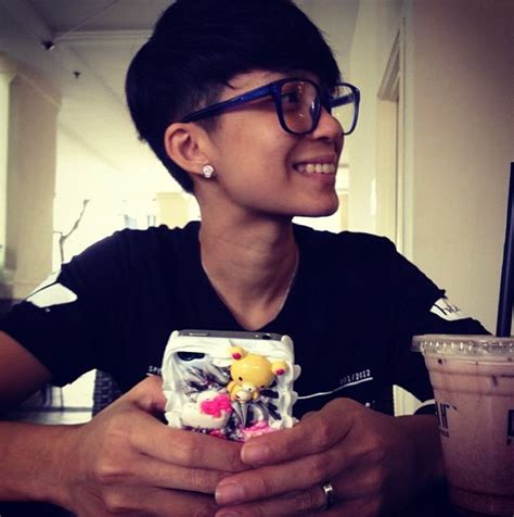 Saksikan kisah cinta bersegi antara irwansyah janna nick, izara aishah dan juga adi putra dalam drama dia bermula 14 oktober. Asam Pedas Melaka: TS: Aaron Aziz Tunjuk Badan Atas Katil ...