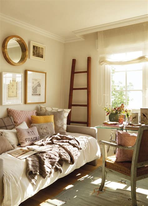 Maybe you would like to learn more about one of these? Pin by Jennifer Finley on Rooms | Guest room daybed, Small ...