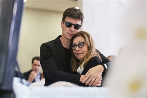 He is an actor, known for sítio do picapau amarelo (2001), o profeta (2006) and os mutantes (2008). Sem comentar polêmica, Rodrigo Faro lamenta a morte de ...