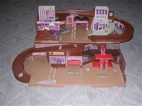 Vintage Mattel Hot Wheels City Sto N Go Toy Car Play Set Fold Up