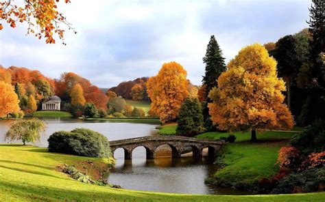 Download Stourhead Historical Countryside In England In Autumn