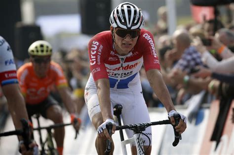 Olympisch kampioen worden in tokio 2020, ook nu die spelen zijn verplaatst naar 2021. Daarom reed Mathieu van der Poel plots met een witte broek ...