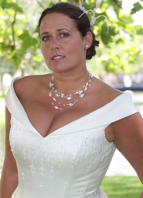 Busty Bride With Big Pushed Tits Scrolller