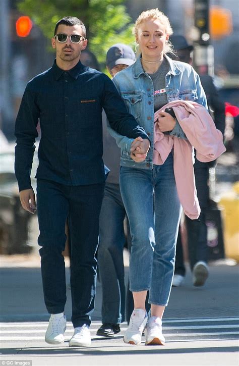 During the ceremony, the elvis impersonator told the couple to hold hands and look into each other's eyes, before having them recite their vows together. Joe Jonas and Sophie Turner share a smooch at lunch ...