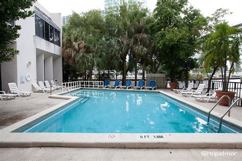 Comfort Inn And Suites Downtown Port Of Miami 302 Fotos Comparação De Preços E Avaliações