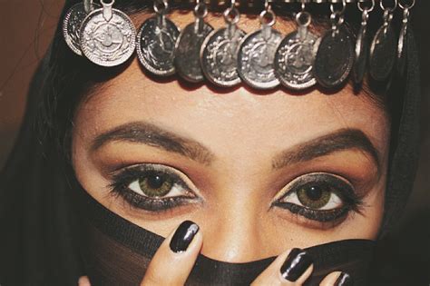 Arabic Makeup It Was Began In Ancient Egypt When Women Used Earth Toned “eyeshadow” Made Of
