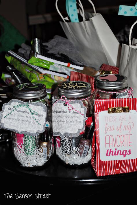 Gift giving is a science to learn and an art to master. 30 Amazing DIY Valentine Gifts In A Jar