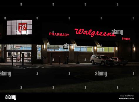 Walgreens Pharmacy retail drug store, night time USA Stock Photo - Alamy