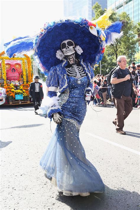 30 Photos From Mexico Citys Bond Inspired Day Of The Dead Celebration